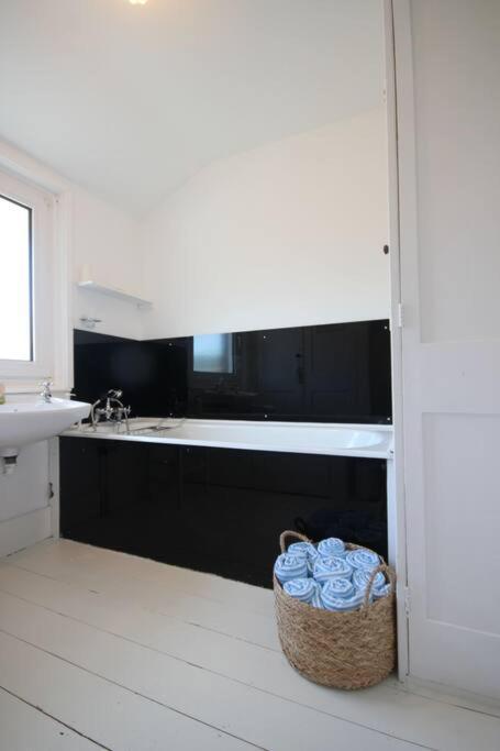Downsview Villa Kingsdown  Eksteriør billede